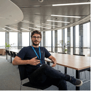 Miembro del equipo de Nakalabs en la oficina